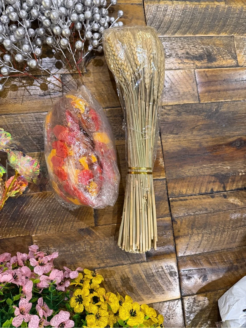 Lg Crafters BUNDLE Assorted Artificial Flowers foliage Holiday Showers Weddings